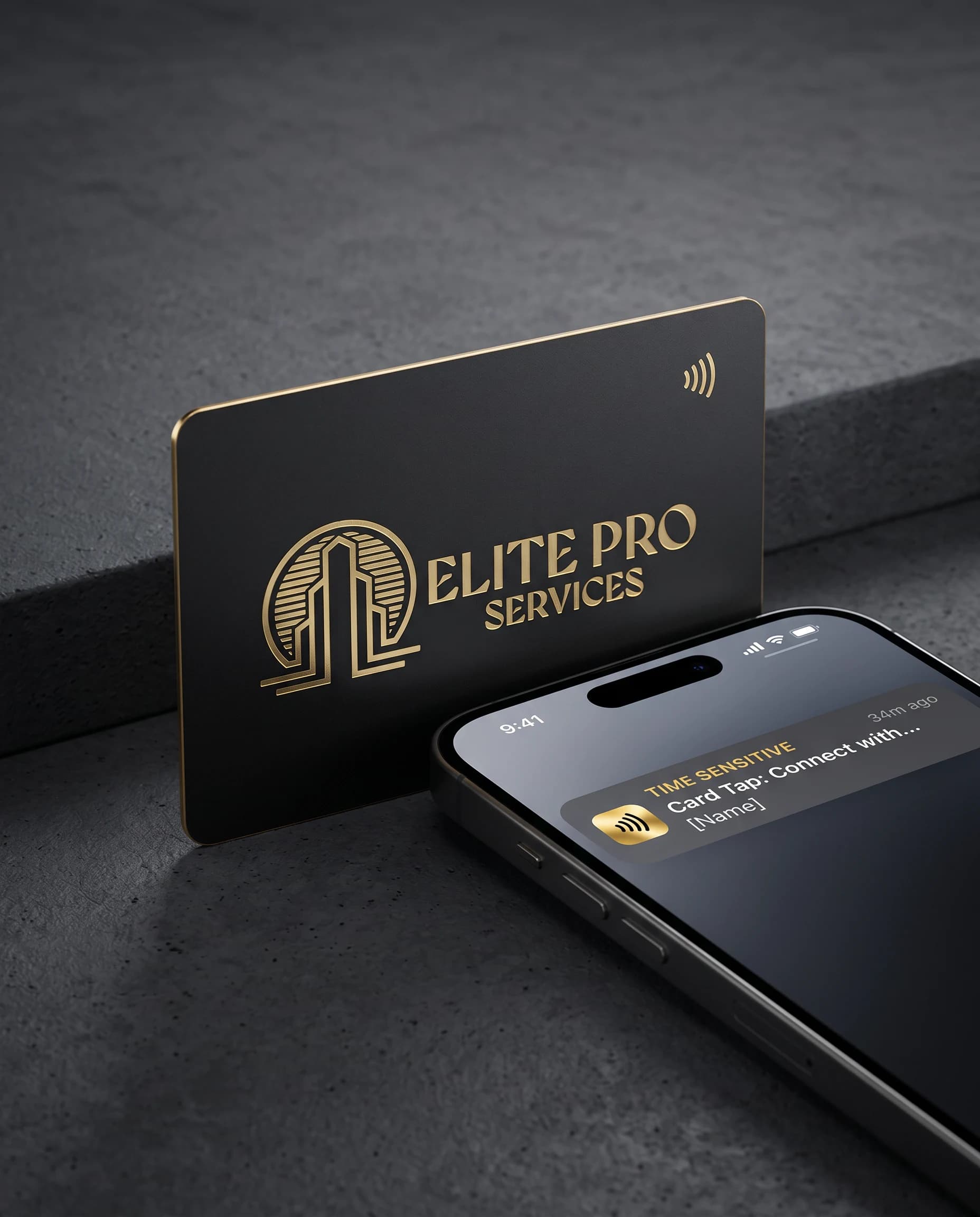 Carte d’affaires NFC EbCard tenue en main